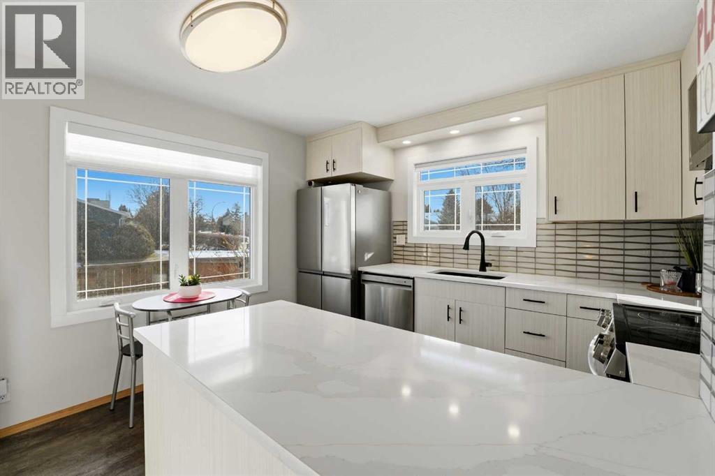 101 Erickson Drive, Red Deer, Alberta  T4R 1X9 - Photo 5 - A2285144