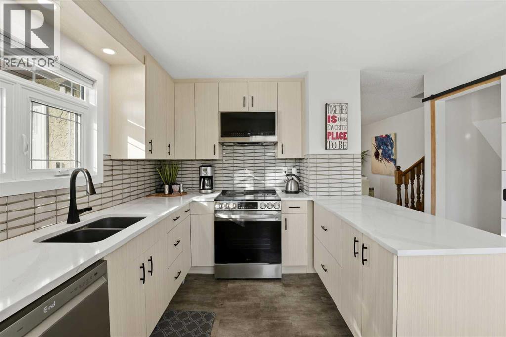 101 Erickson Drive, Red Deer, Alberta  T4R 1X9 - Photo 6 - A2285144