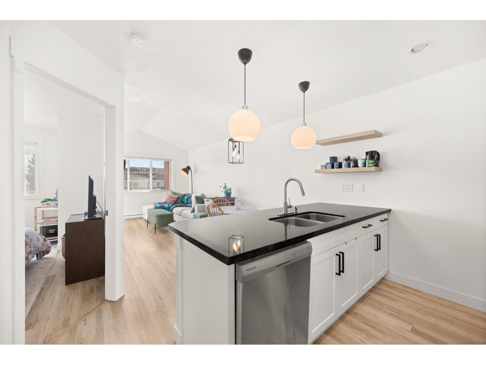 308 19774 56 AVENUE, Langley, British Columbia