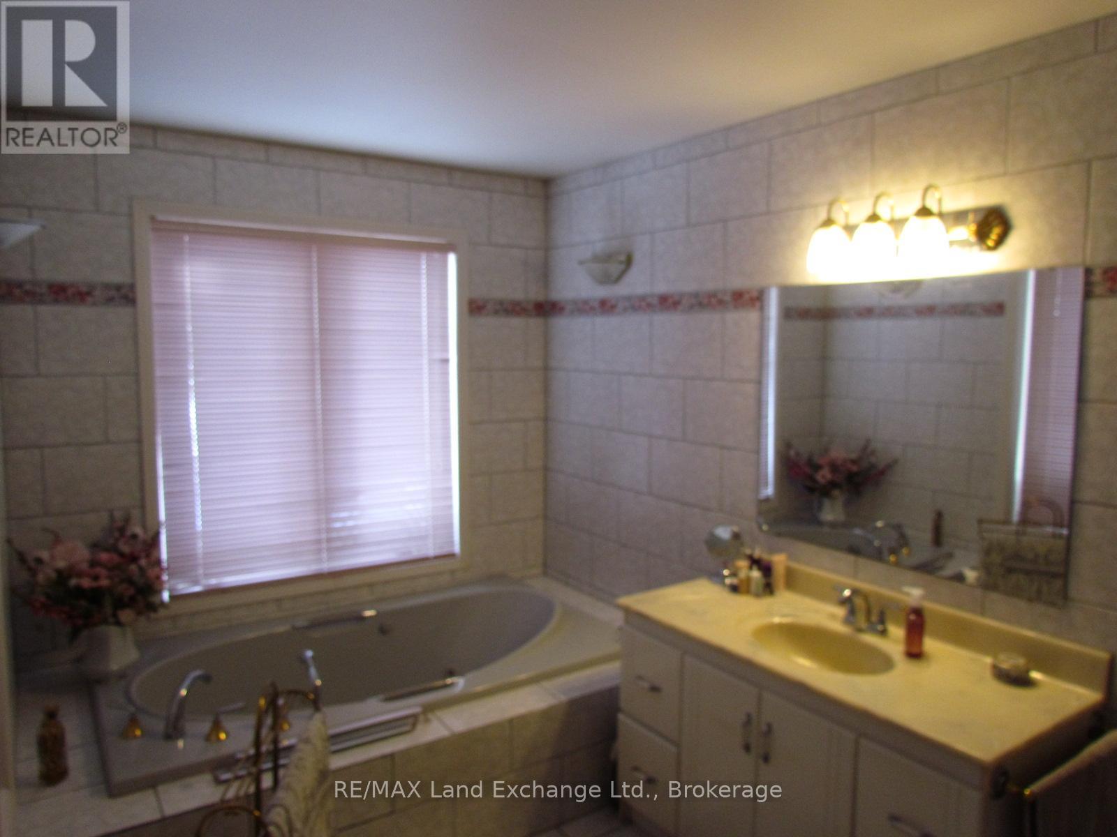 81457 North Line Road, Huron East, Ontario  N0K 1W0 - Photo 12 - X12776330