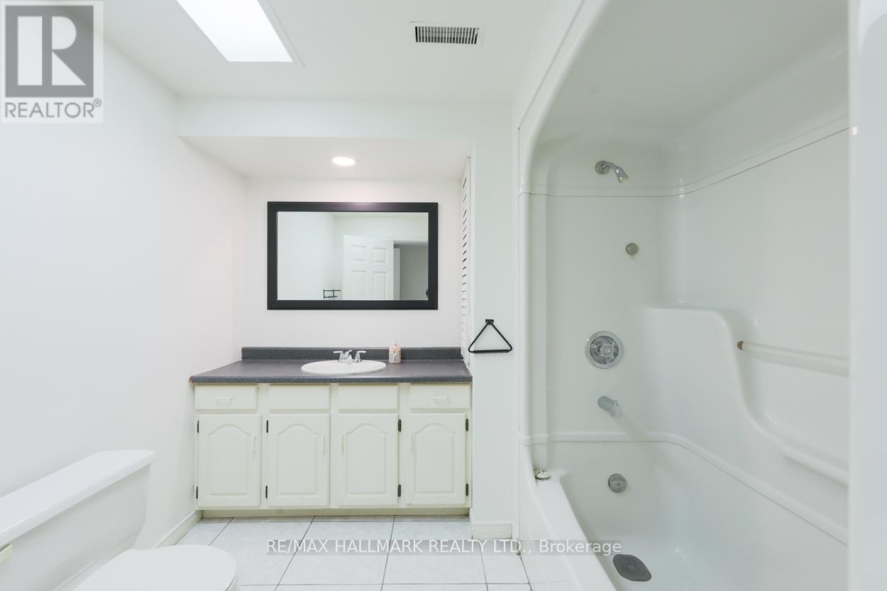 Lower 2 - 3 Minorca Place, Toronto, Ontario  M3A 2Z5 - Photo 15 - C12786888