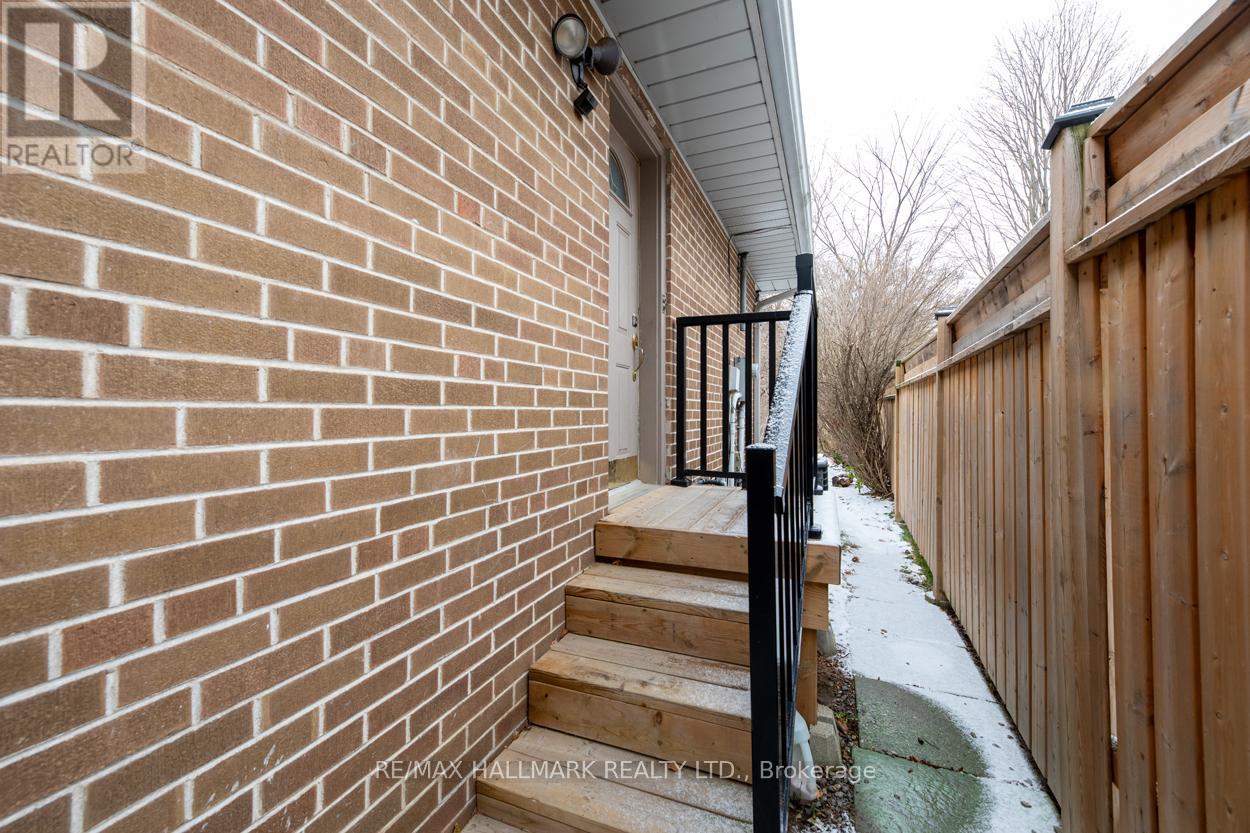 Lower 2 - 3 Minorca Place, Toronto, Ontario  M3A 2Z5 - Photo 2 - C12786888
