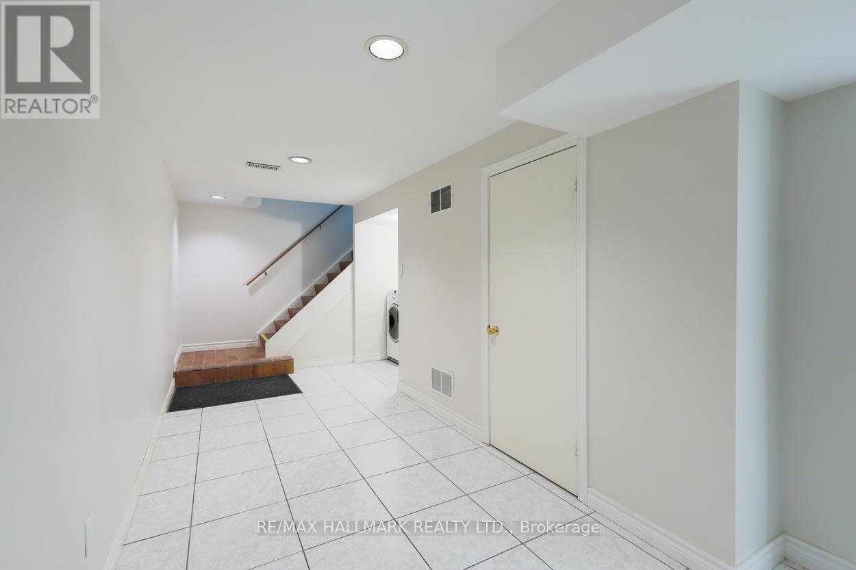 Lower 2 - 3 Minorca Place, Toronto, Ontario  M3A 2Z5 - Photo 4 - C12786888