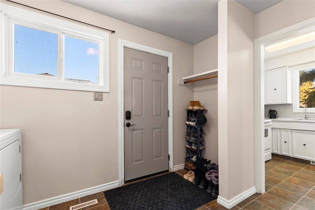 564 Cote Avenue, St Pierre-Jolys, Manitoba  R0A 1V0 - Photo 4 - 202602573