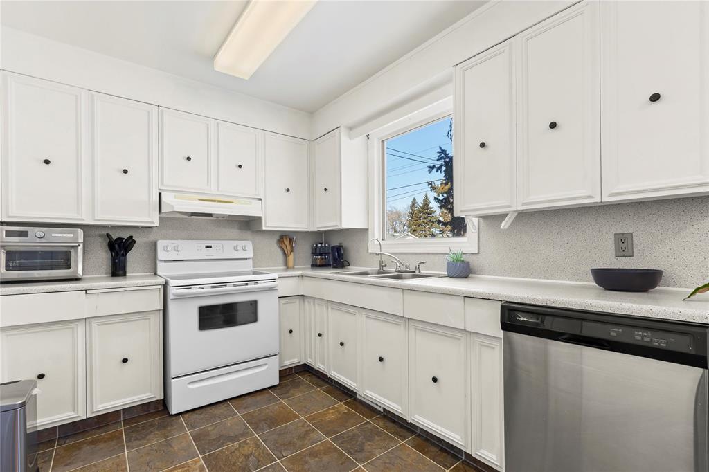 564 Cote Avenue, St Pierre-Jolys, Manitoba  R0A 1V0 - Photo 6 - 202602573