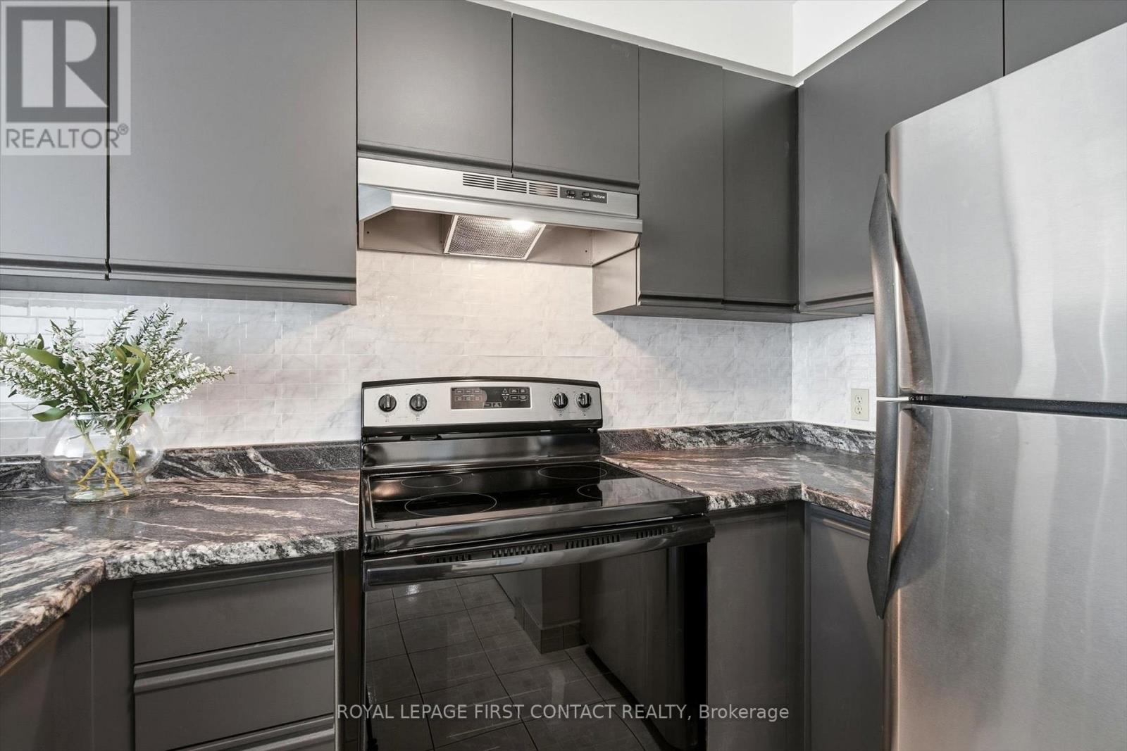 808 - 140 Dunlop Street E, Barrie, Ontario  L4M 6H9 - Photo 10 - S12786926