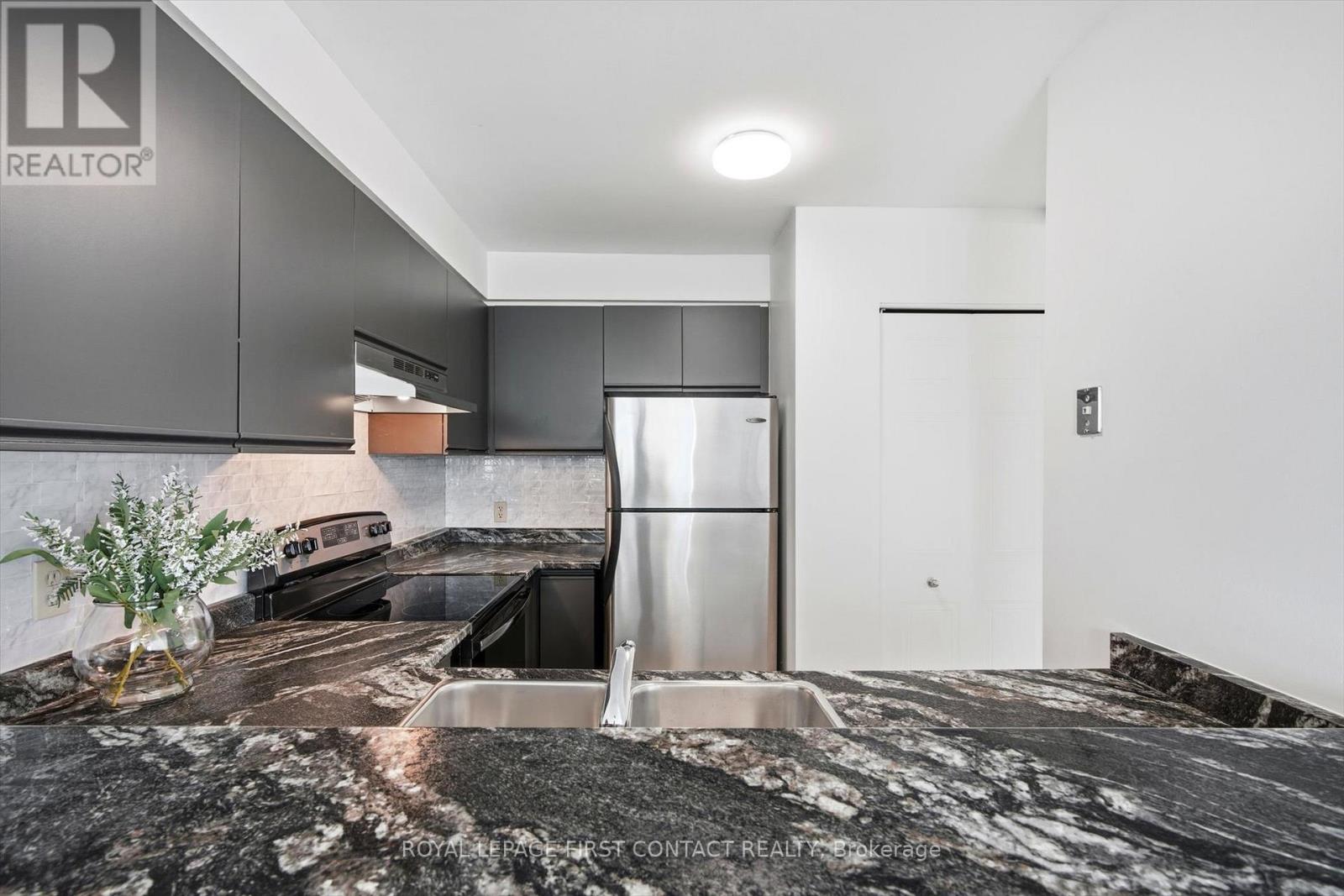 808 - 140 Dunlop Street E, Barrie, Ontario  L4M 6H9 - Photo 12 - S12786926