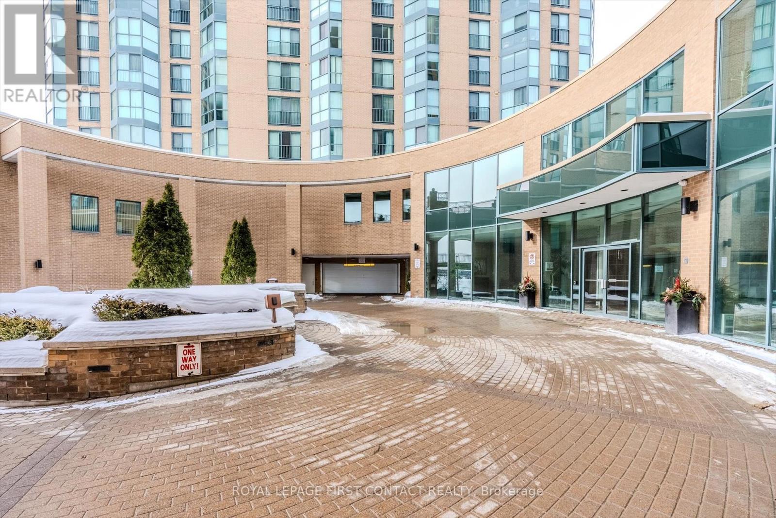 808 - 140 Dunlop Street E, Barrie, Ontario  L4M 6H9 - Photo 4 - S12786926