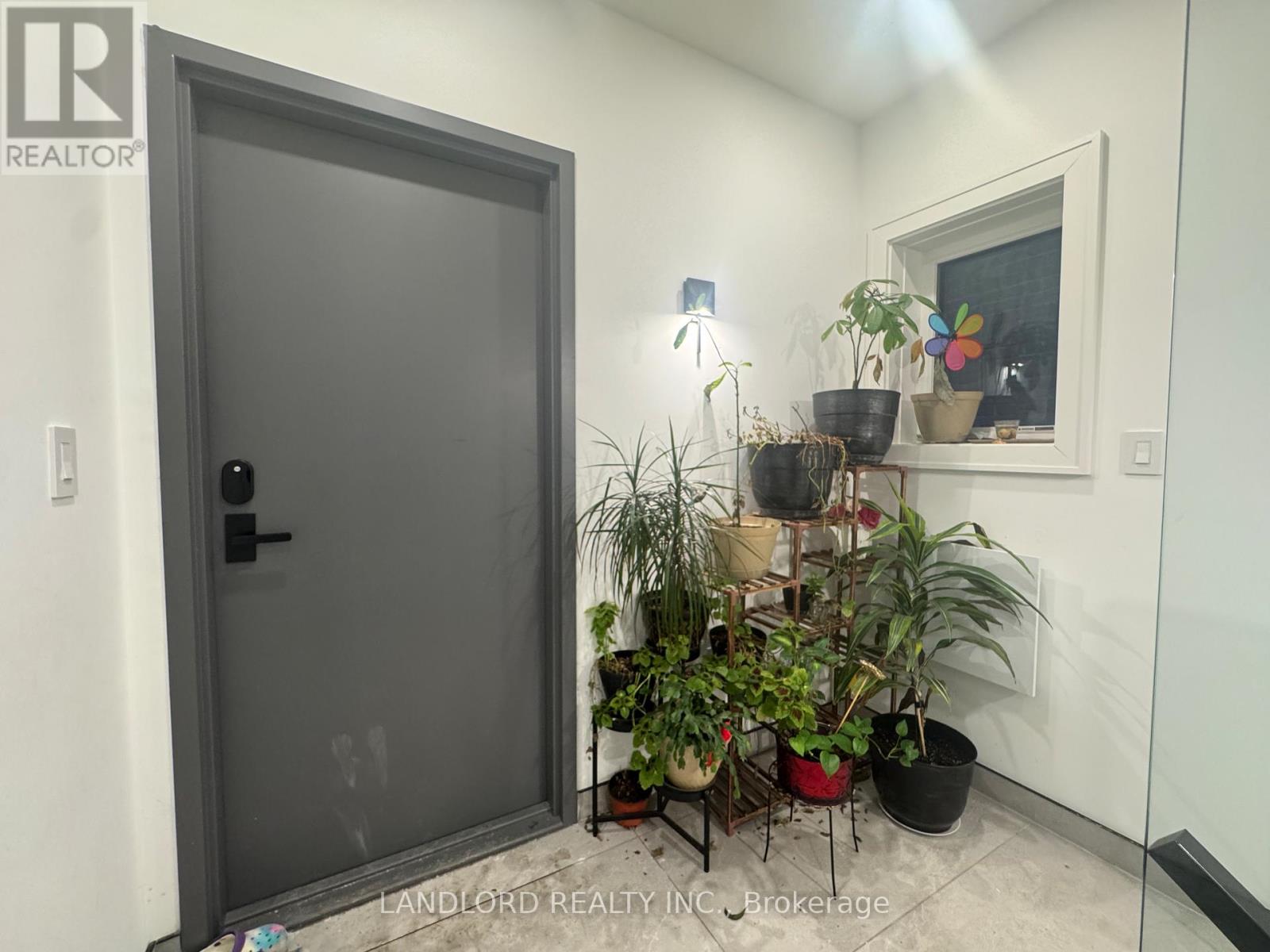 1 - 37 Boustead Avenue, Toronto, Ontario  M6R 1Y7 - Photo 13 - W12786894