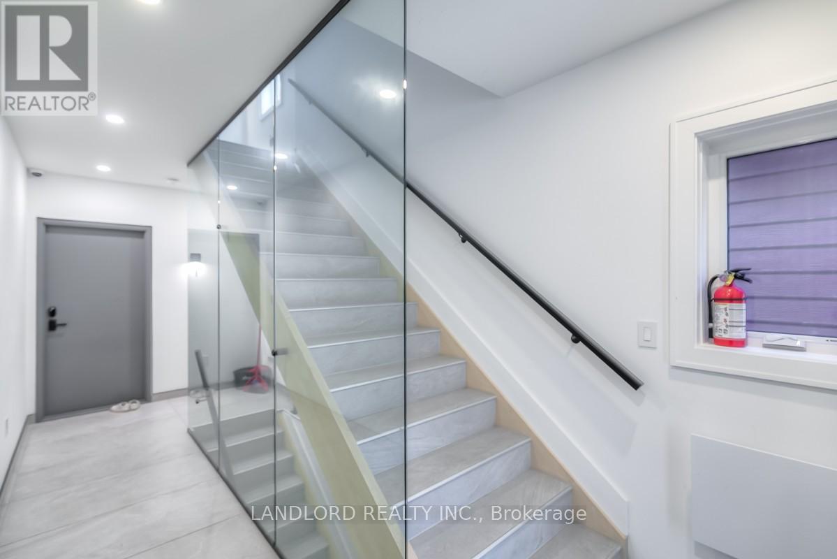 1 - 37 Boustead Avenue, Toronto, Ontario  M6R 1Y7 - Photo 14 - W12786894