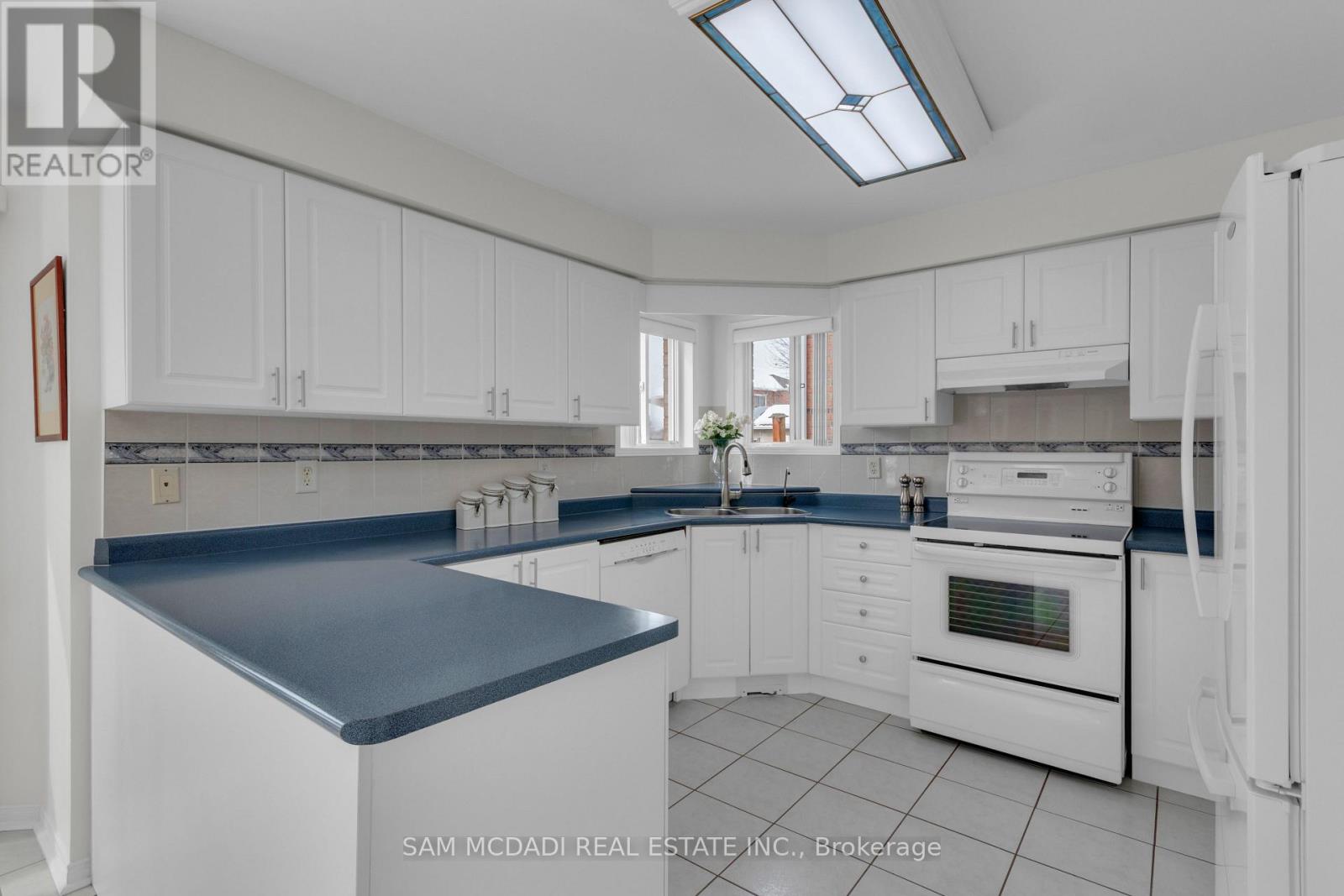 22 Nazer Street, Halton Hills (Georgetown), Ontario  L7G 5X8 - Photo 10 - W12786900