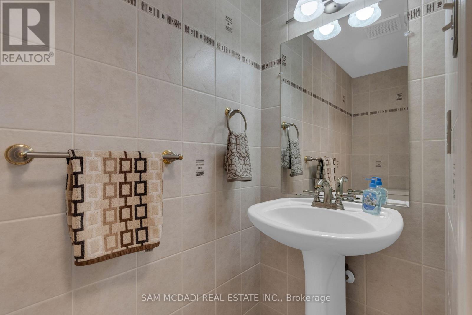 22 Nazer Street, Halton Hills (Georgetown), Ontario  L7G 5X8 - Photo 7 - W12786900