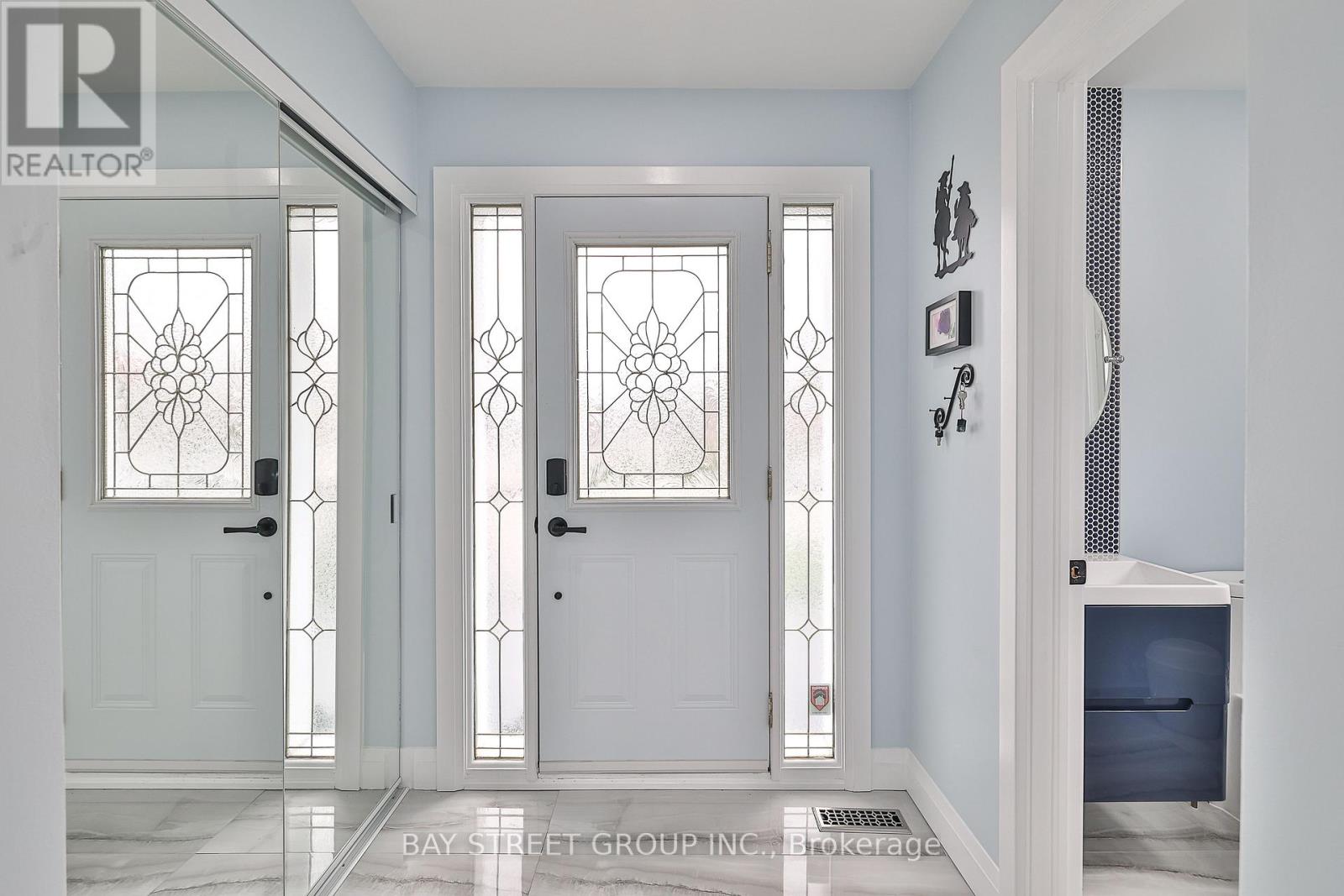 4277 Torino Crescent, Mississauga, Ontario  L4W 3T4 - Photo 3 - W12786920