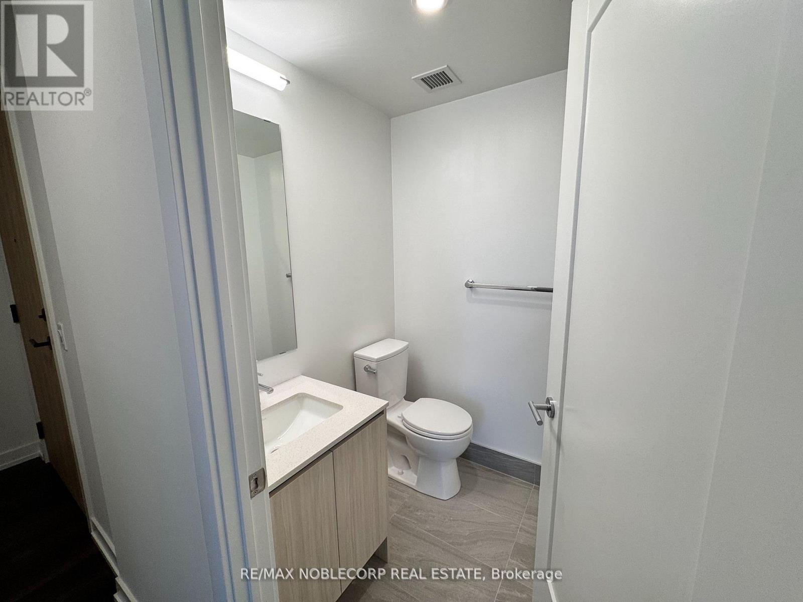 701 - 801 The Queensway, Toronto (Stonegate-Queensway), Ontario  M8Z 1N4 - Photo 3 - W12786938