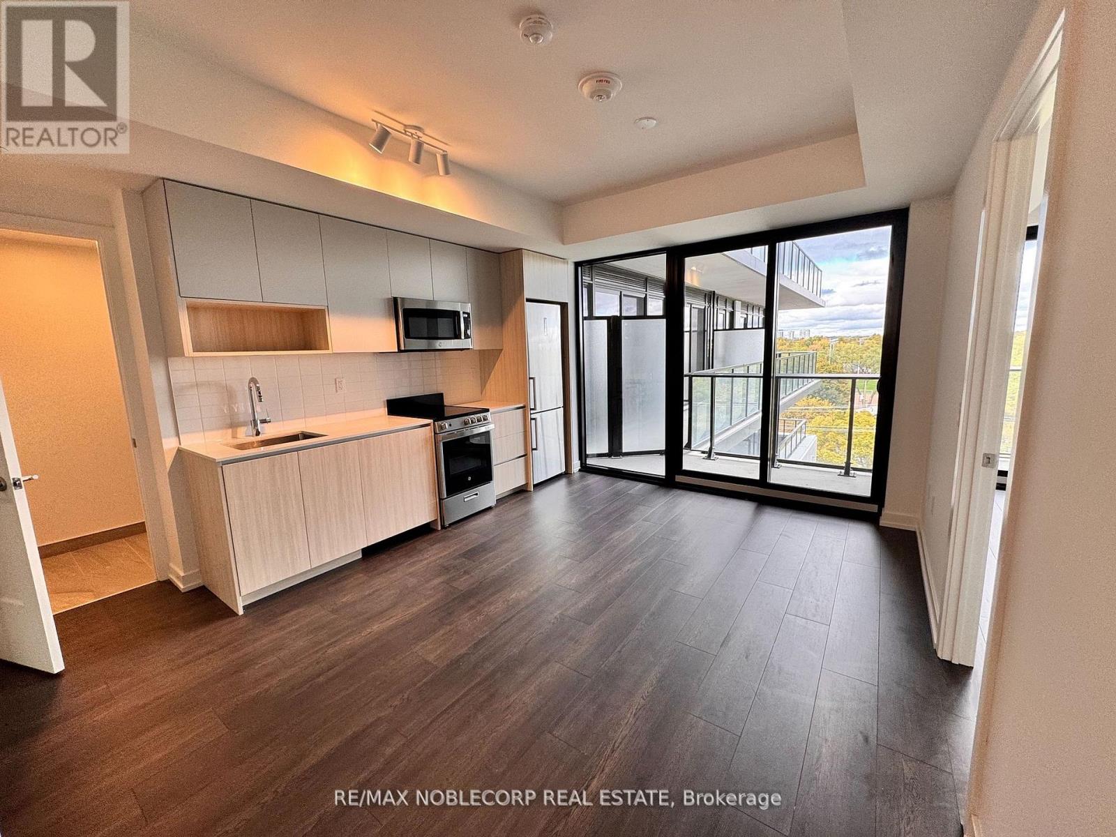 701 - 801 The Queensway, Toronto (Stonegate-Queensway), Ontario  M8Z 1N4 - Photo 5 - W12786938