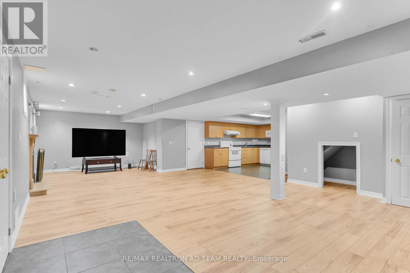 498 Tremblant Court, Mississauga, Ontario  L5W 1P4 - Photo 37 - W12786942