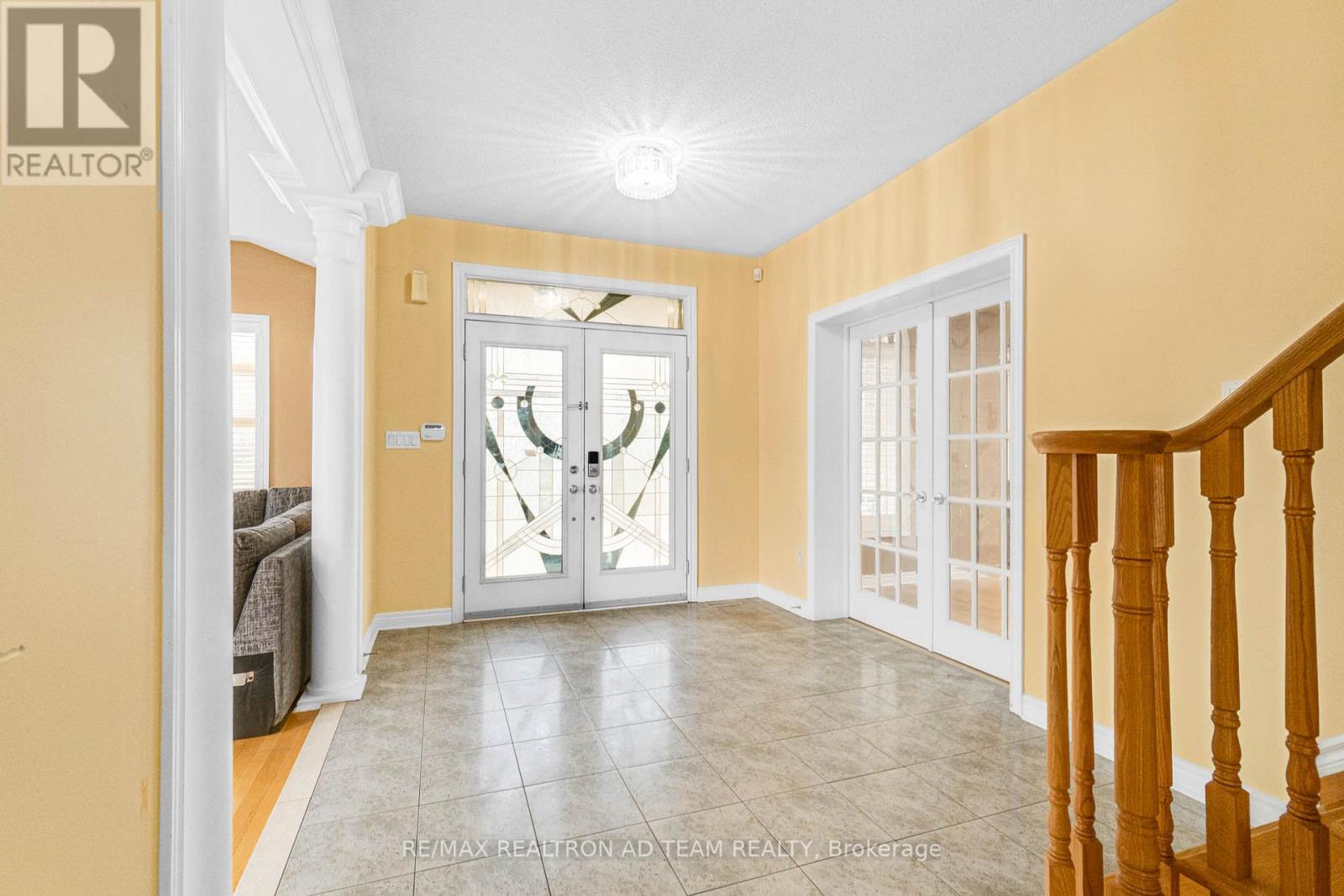 498 Tremblant Court, Mississauga, Ontario  L5W 1P4 - Photo 8 - W12786942