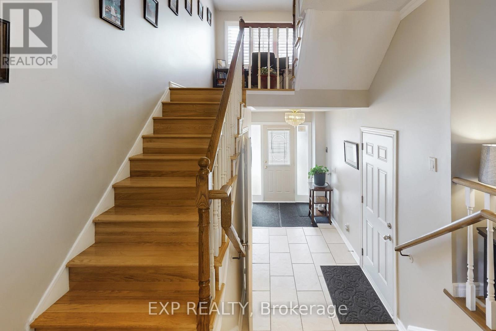 43 Hartnell Square, Brampton, Ontario  L6S 5W8 - Photo 5 - W12786962