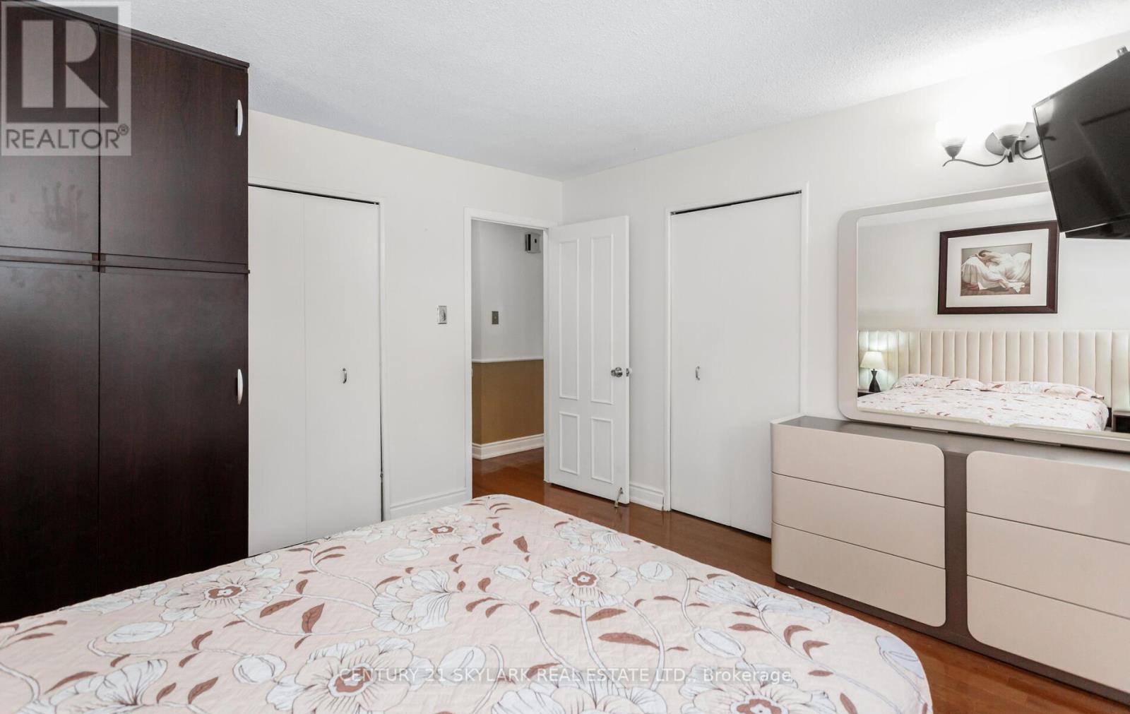 3353 Martins Pine Crescent, Mississauga, Ontario  L5L 1G3 - Photo 11 - W12786980