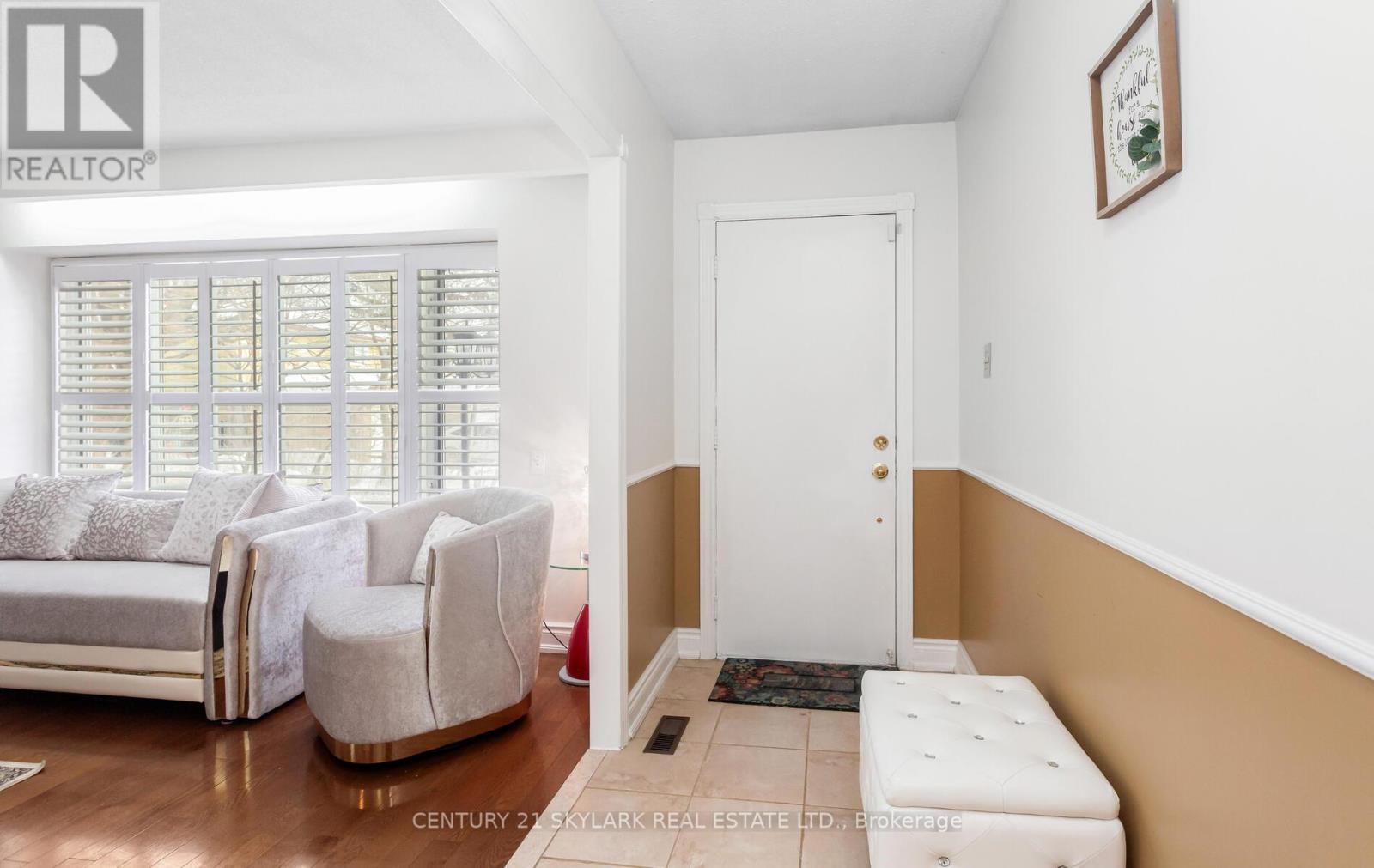 3353 Martins Pine Crescent, Mississauga, Ontario  L5L 1G3 - Photo 3 - W12786980