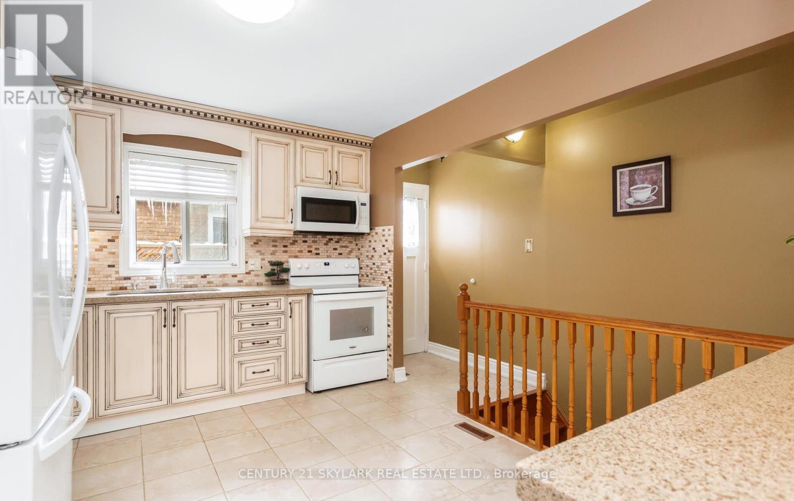 3353 Martins Pine Crescent, Mississauga, Ontario  L5L 1G3 - Photo 7 - W12786980