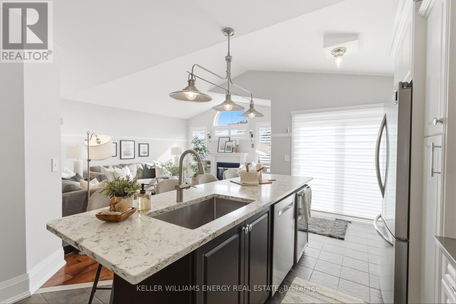 74 Shenandoah Drive, Whitby (Williamsburg), Ontario  L1P 1T3 - Photo 4 - E12787052