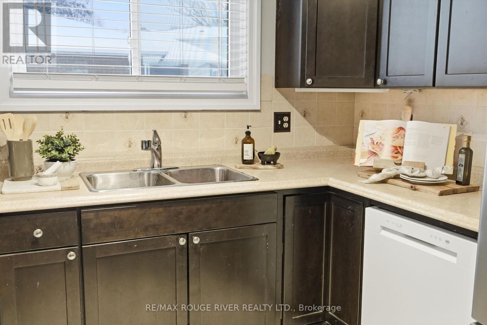 610 Bermuda Court, Oshawa, Ontario  L1J 6J6 - Photo 10 - E12787170