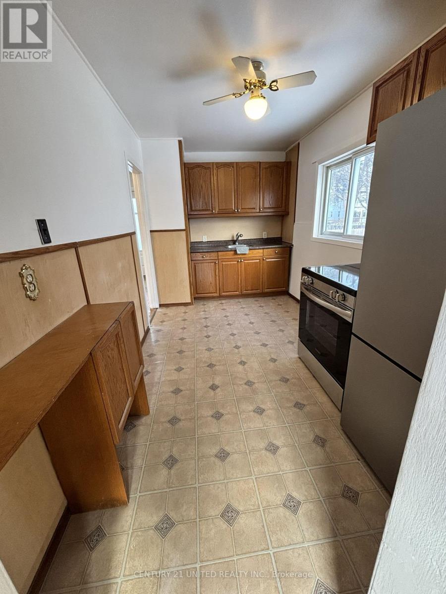 638 Mckellar Street, Peterborough (Otonabee Ward 1), Ontario  K9J 1R3 - Photo 3 - X12787206