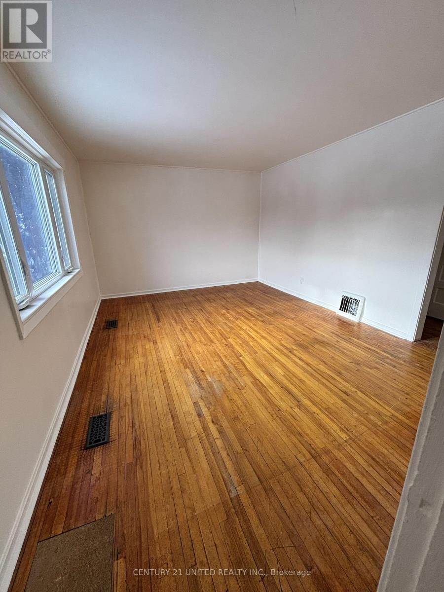 638 Mckellar Street, Peterborough (Otonabee Ward 1), Ontario  K9J 1R3 - Photo 5 - X12787206