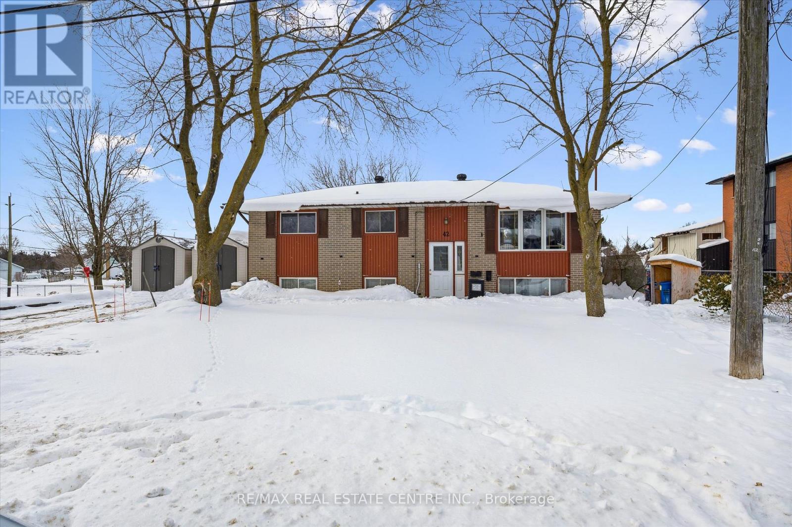 42 Daniel Avenue, Kitchener, Ontario  N2K 1E9 - Photo 2 - X12786922