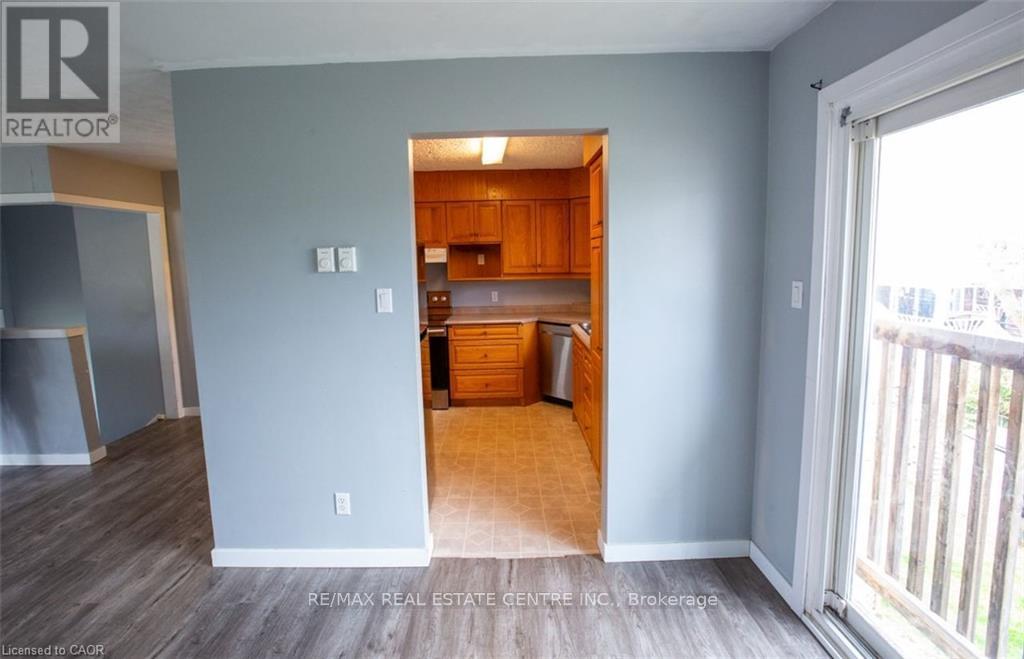 42 Daniel Avenue, Kitchener, Ontario  N2K 1E9 - Photo 7 - X12786922