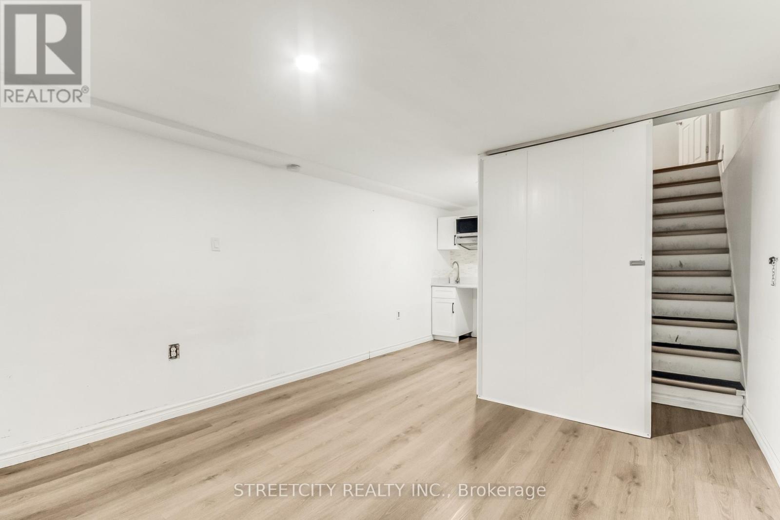 D - 71 Wellesley Crescent, London East, Ontario  N5V 1J6 - Photo 14 - X12787166