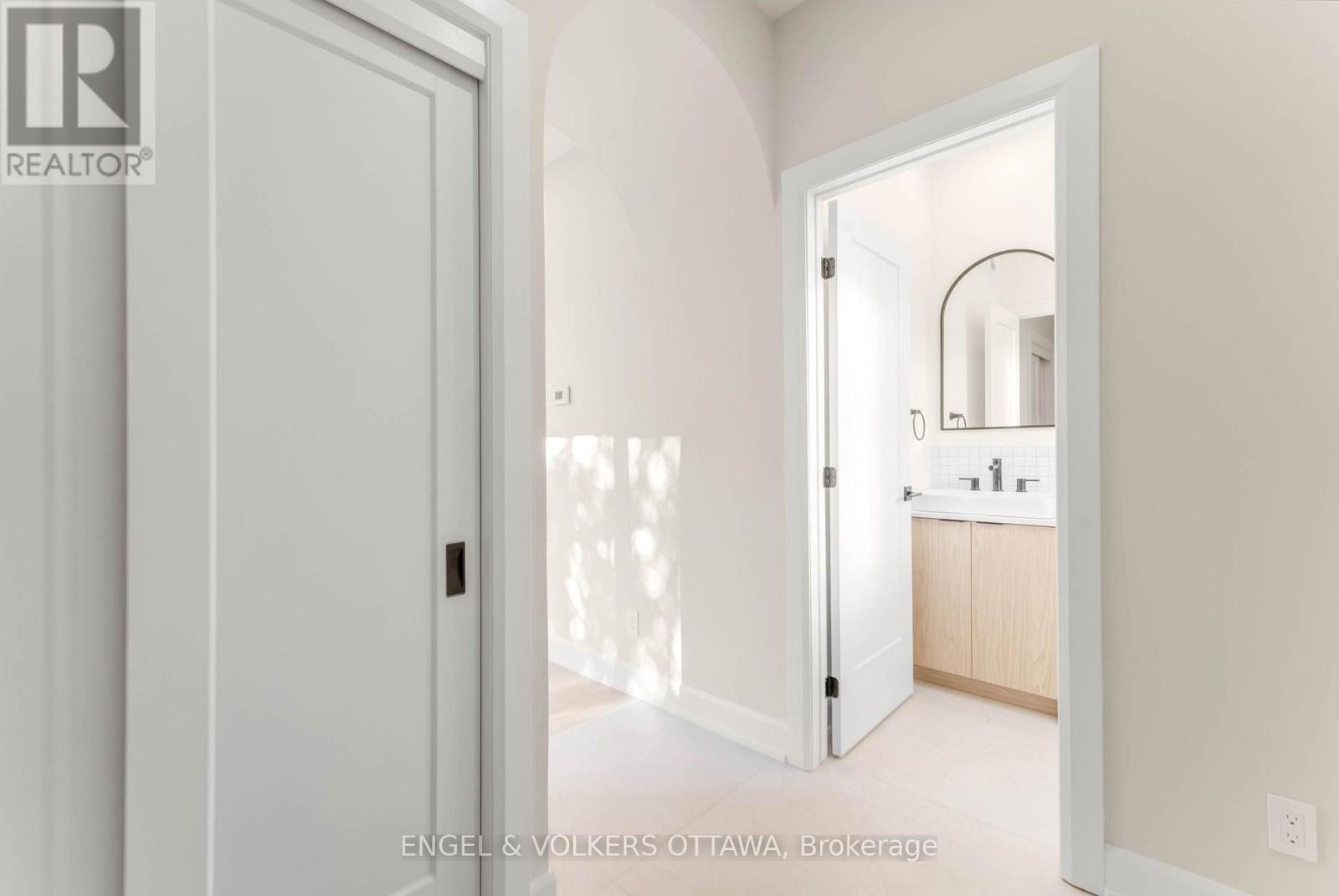 A - 132 Carillon Street, Ottawa, Ontario  K1L 5Y3 - Photo 4 - X12787034