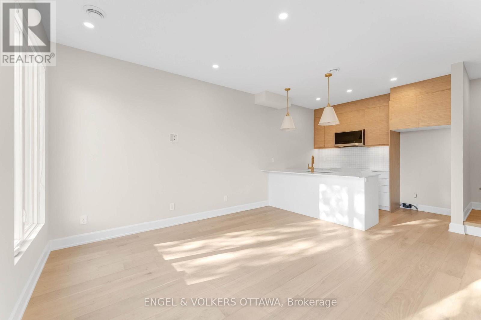 A - 132 Carillon Street, Ottawa, Ontario  K1L 5Y3 - Photo 5 - X12787034