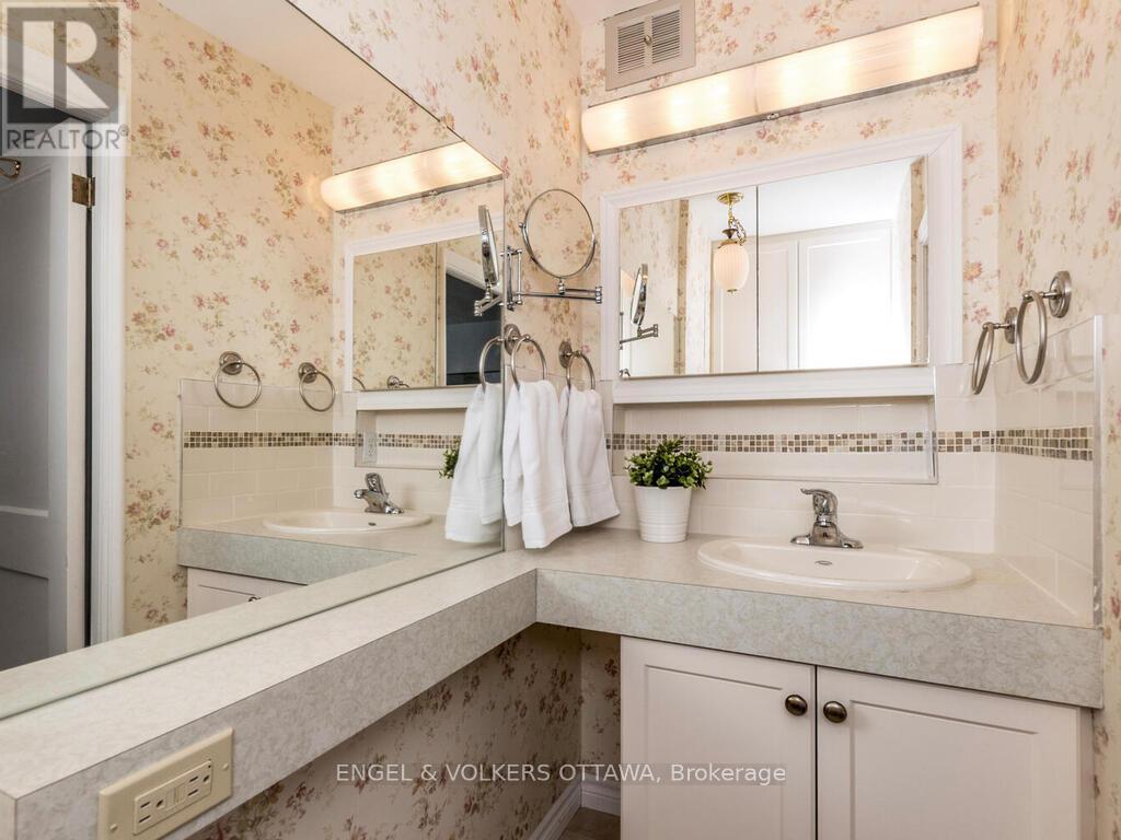 878 Dunlevie Avenue, Ottawa, Ontario  K2A 2Z4 - Photo 22 - X12787070