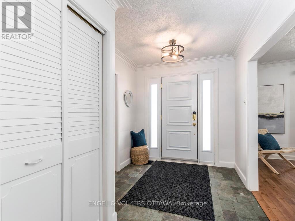 878 Dunlevie Avenue, Ottawa, Ontario  K2A 2Z4 - Photo 5 - X12787070