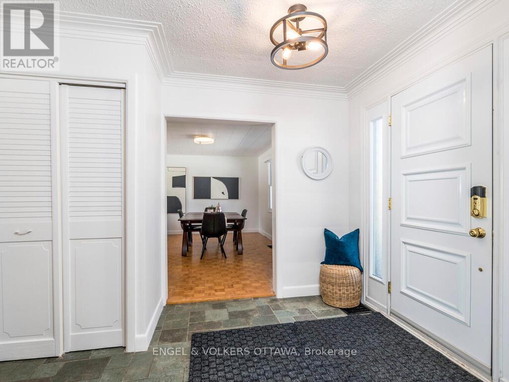 878 Dunlevie Avenue, Ottawa, Ontario  K2A 2Z4 - Photo 6 - X12787070