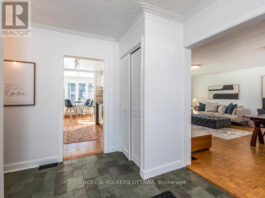 878 Dunlevie Avenue, Ottawa, Ontario  K2A 2Z4 - Photo 7 - X12787070