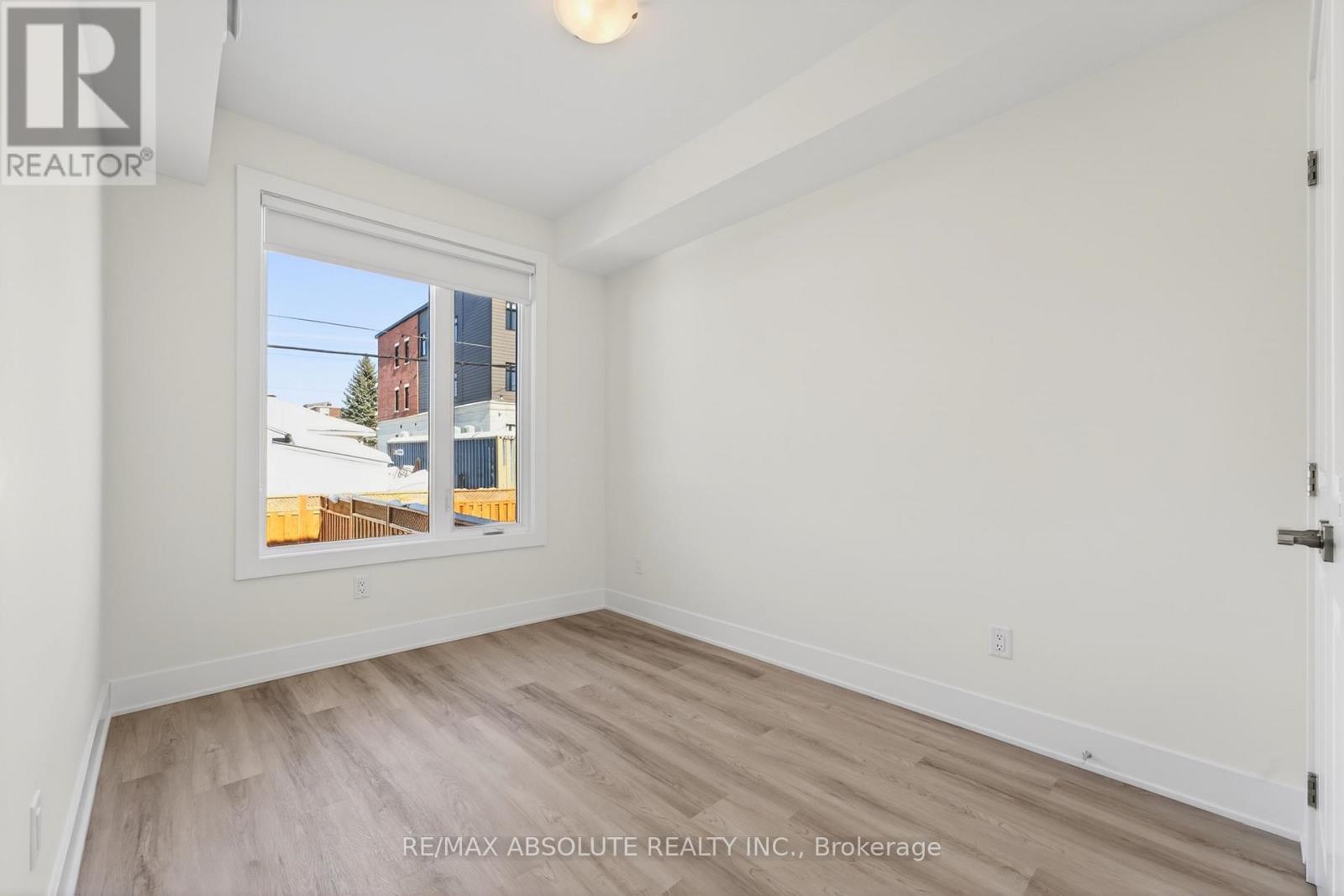 B - 181 Columbus Avenue, Ottawa, Ontario  K1K 1P7 - Photo 12 - X12787098