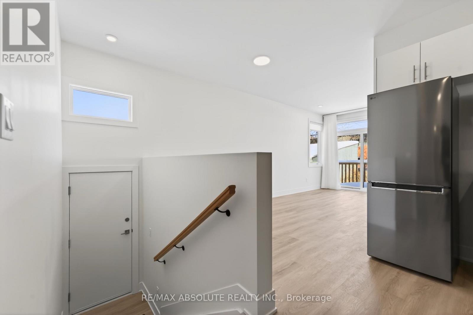 B - 181 Columbus Avenue, Ottawa, Ontario  K1K 1P7 - Photo 2 - X12787098