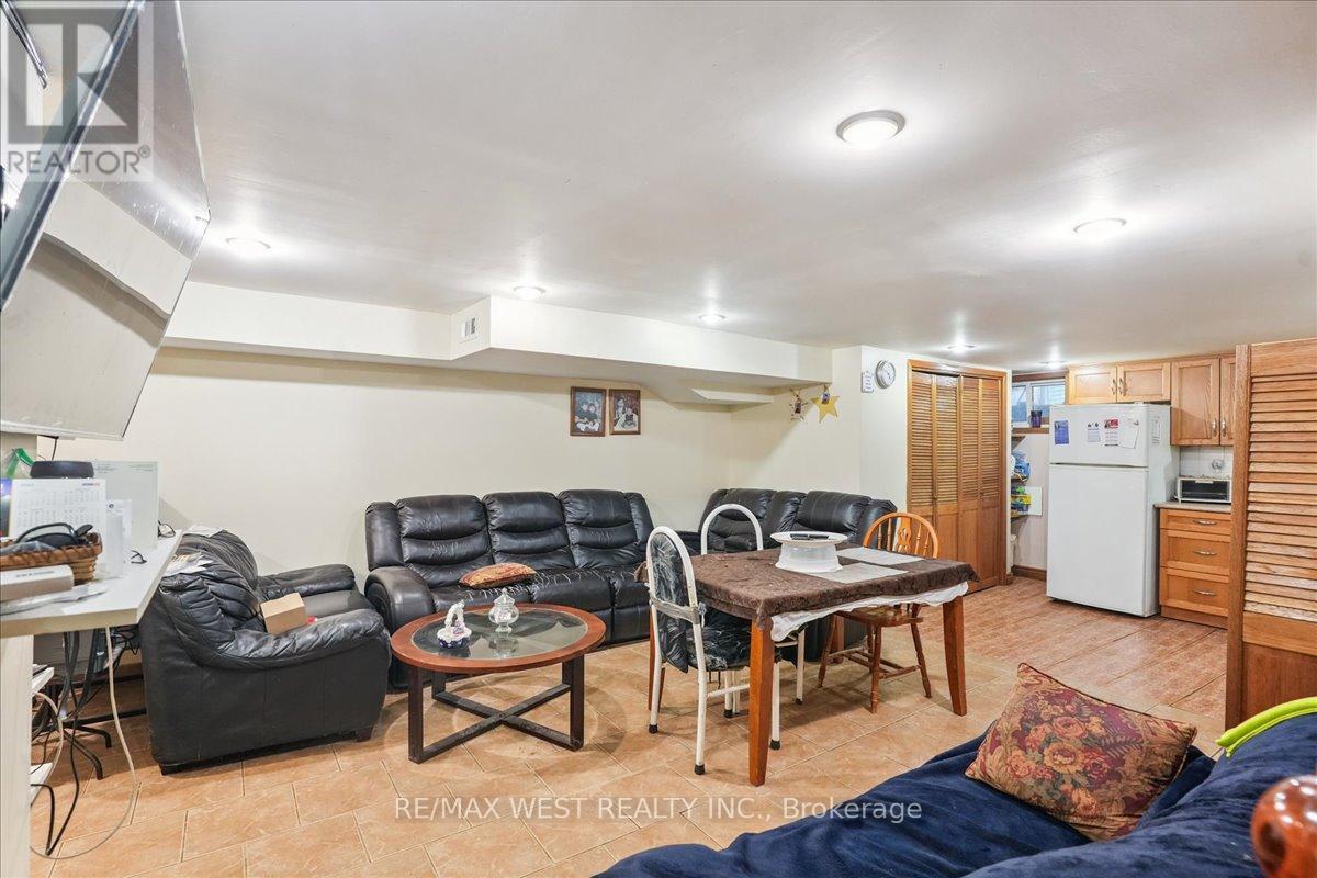 3 Hilldale Road Nw, Toronto, Ontario  M6N 3Y1 - Photo 9 - W12253863