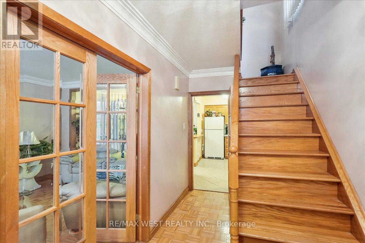 3 Hilldale Road Nw, Toronto, Ontario  M6N 3Y1 - Photo 2 - W12253863