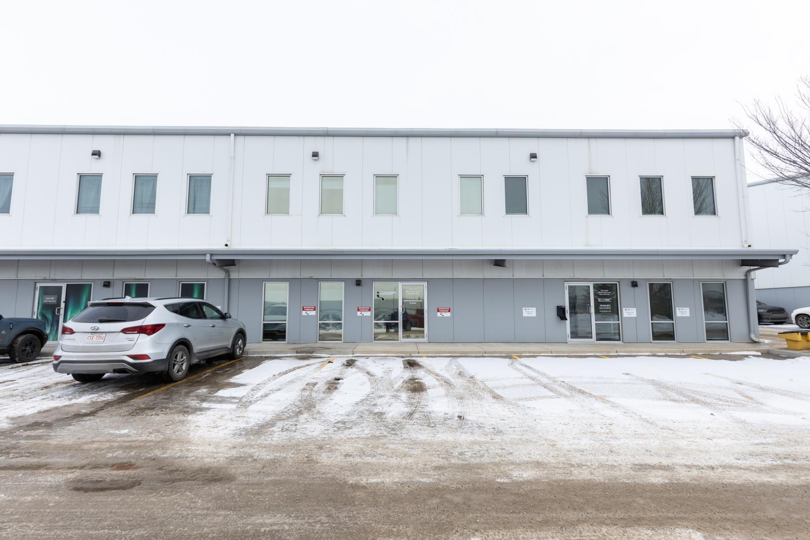 210 210, 280  Portage Close, sherwood park, Alberta