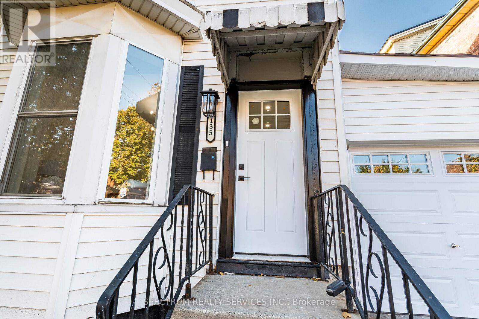 135 East Avenue N, Hamilton, Ontario  L8L 5H8 - Photo 3 - X12692882