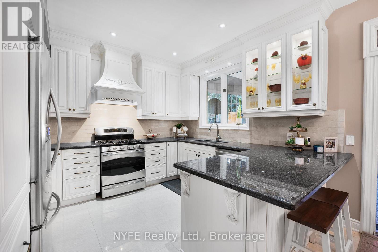 690 Peter Robertson Boulevard, Brampton (Sandringham-Wellington), Ontario  L6R 1L7 - Photo 5 - W12787112