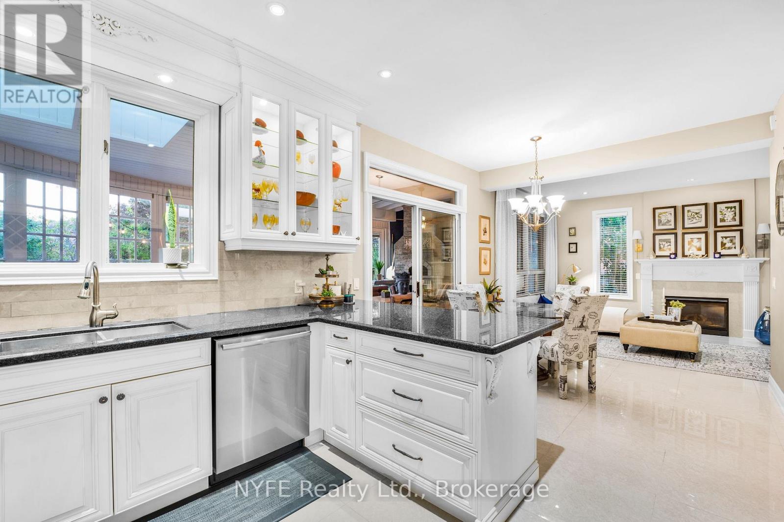 690 Peter Robertson Boulevard, Brampton (Sandringham-Wellington), Ontario  L6R 1L7 - Photo 6 - W12787112