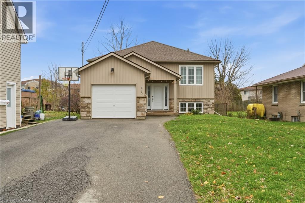 615 Southworth Street S, Welland, Ontario  L3B 2A2 - Photo 1 - 40788313