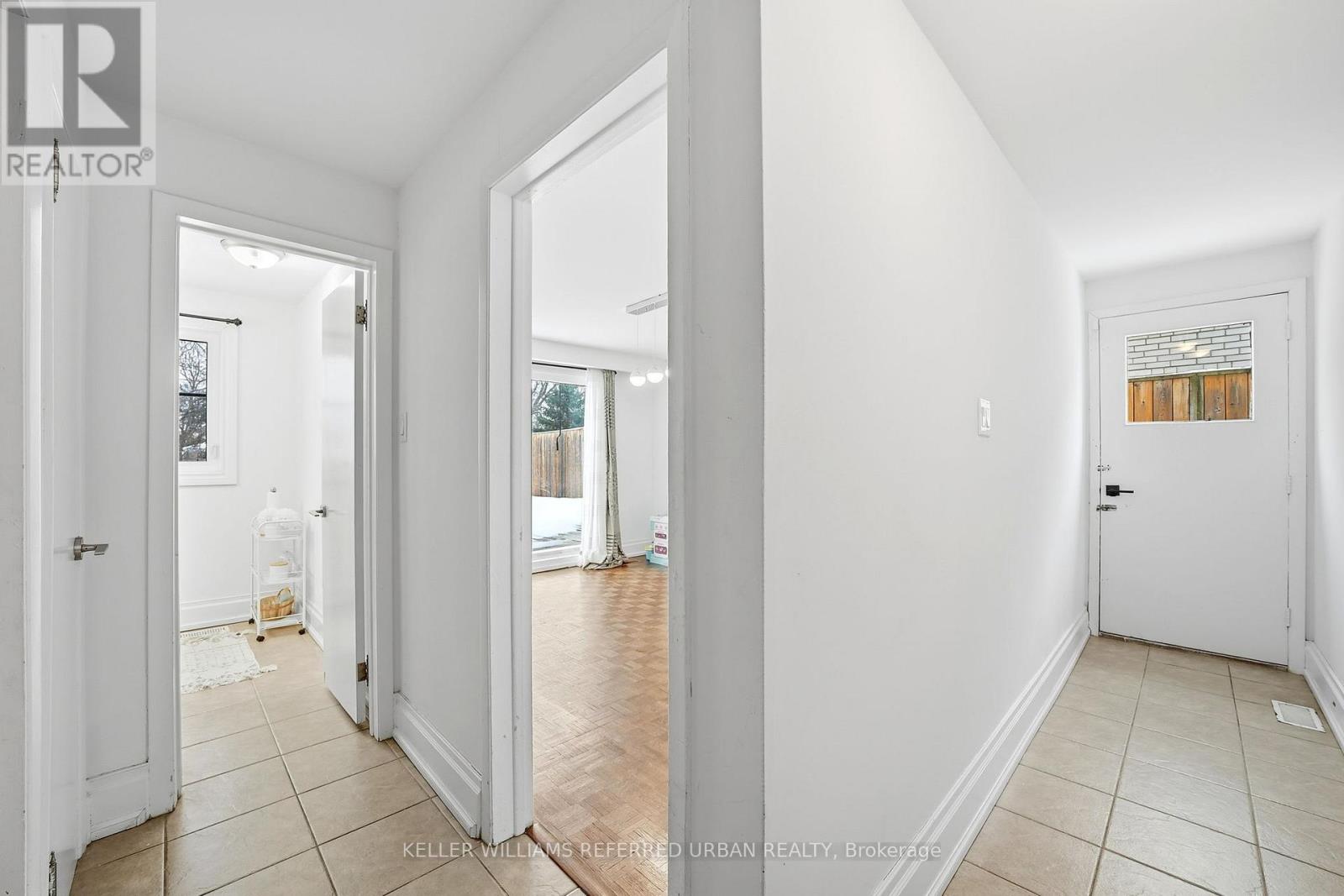 160 Caines Avenue, Toronto (Newtonbrook West), Ontario  M2R 2L5 - Photo 11 - C12787136