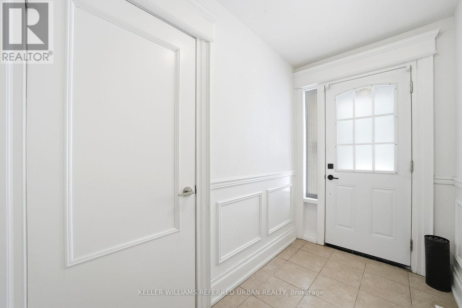 160 Caines Avenue, Toronto (Newtonbrook West), Ontario  M2R 2L5 - Photo 3 - C12787136