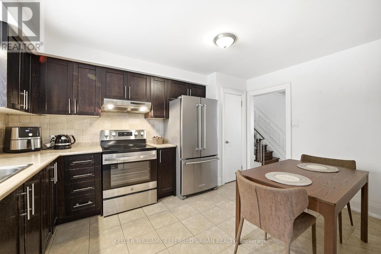 160 Caines Avenue, Toronto (Newtonbrook West), Ontario  M2R 2L5 - Photo 8 - C12787136